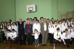 28 февраля в спортивном зале школы прошел смотр строя и песни среди учащихся 9 -11 классов.