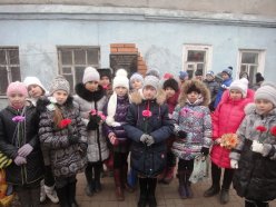 28 ноября учащиеся 3 б, 6 а и 9 в классов приняли участие в праздновании 74 годовщины освобождения г.Скопина