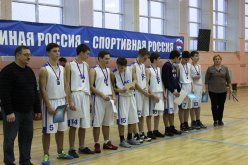 Поздравляем школьную баскетбольную команду юношей